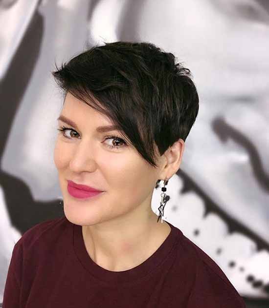 Longue frange 2026 : quelles coupes de cheveux pour porter une longue frange, photo