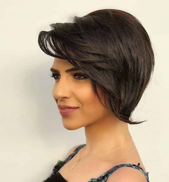 Longue frange 2026 : quelles coupes de cheveux pour porter une longue frange, photo