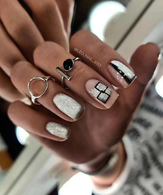 Manucure beige avec motif œil de chat