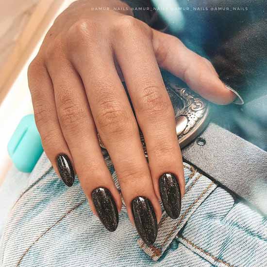 Ongles longs pailletés tendances hiver