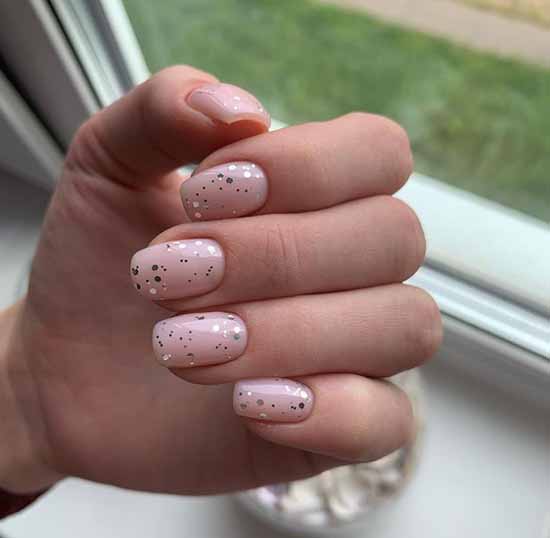 Manucure pailletée beige: idées de conception d'ongles gracieuses
