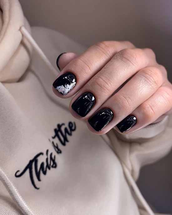 Manucure noire avec papier d'aluminium: nouveau design, idées de photo