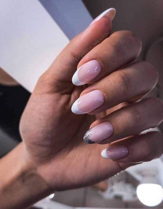 Paillettes sur un doigt