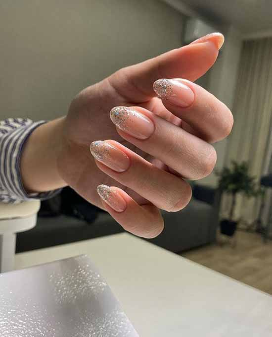 Paillettes dégradées sur les ongles