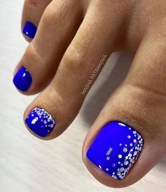 Pédicure 2026: couleurs, designs, nouveaux articles stylés sur la photo