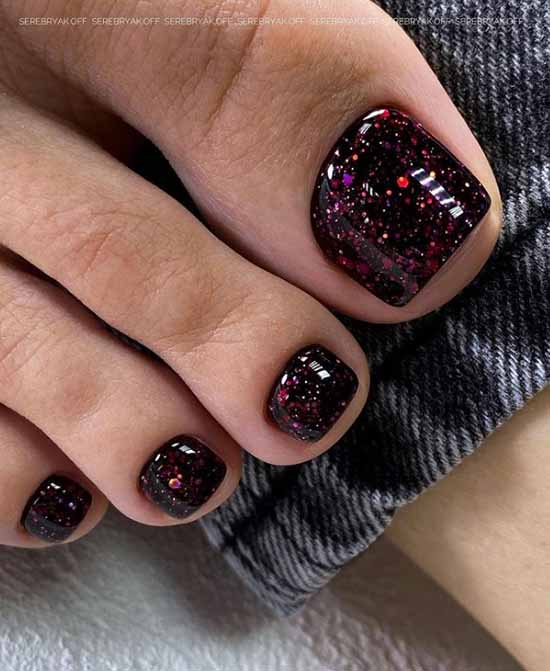 Pédicure 2026: couleurs, designs, nouveaux articles stylés sur la photo