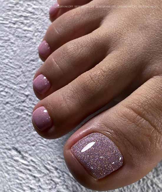 Pédicure 2026: couleurs, designs, nouveaux articles stylés sur la photo