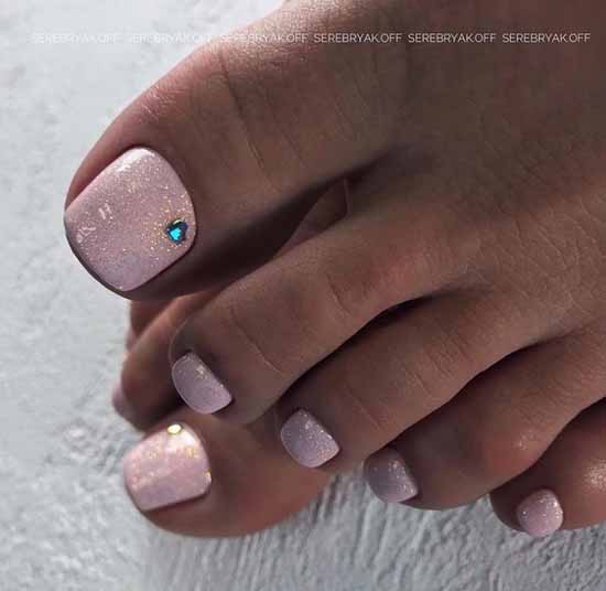 Pédicure 2026: couleurs, designs, nouveaux articles stylés sur la photo