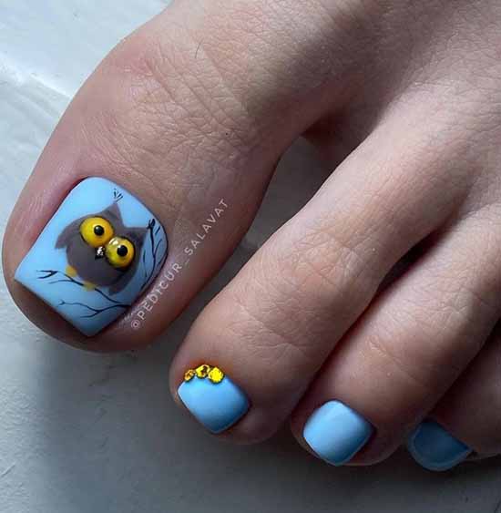 Pédicure 2026: couleurs, designs, nouveaux articles stylés sur la photo