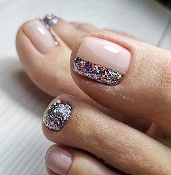 Pédicure 2026: couleurs, designs, nouveaux articles stylés sur la photo
