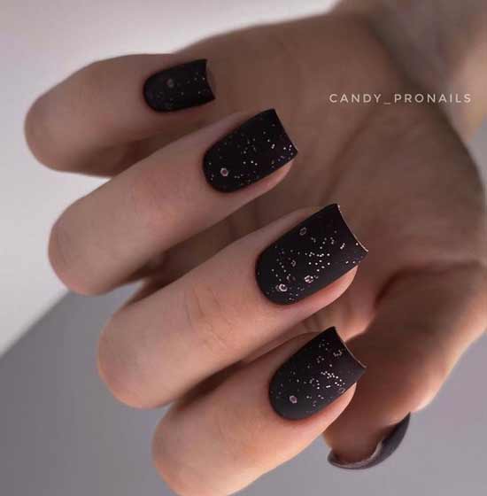Manucure pailletée noir mat