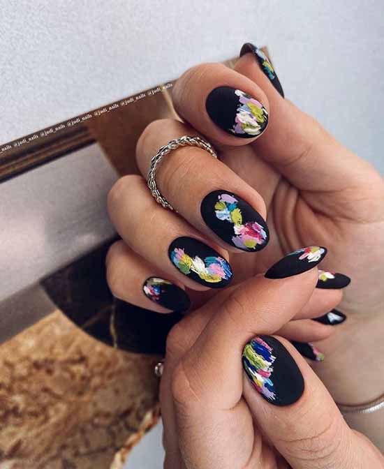 Noir avec des coups de pinceau colorés