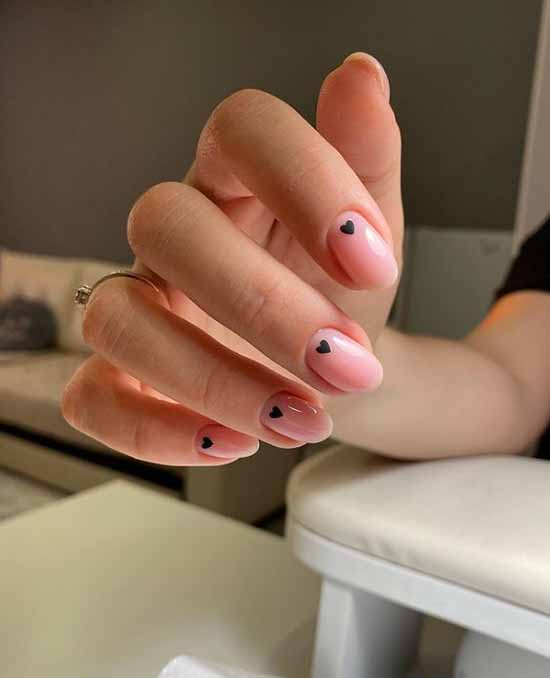 Manucure avec un coeur pour la Saint-Valentin: photo 2026, design