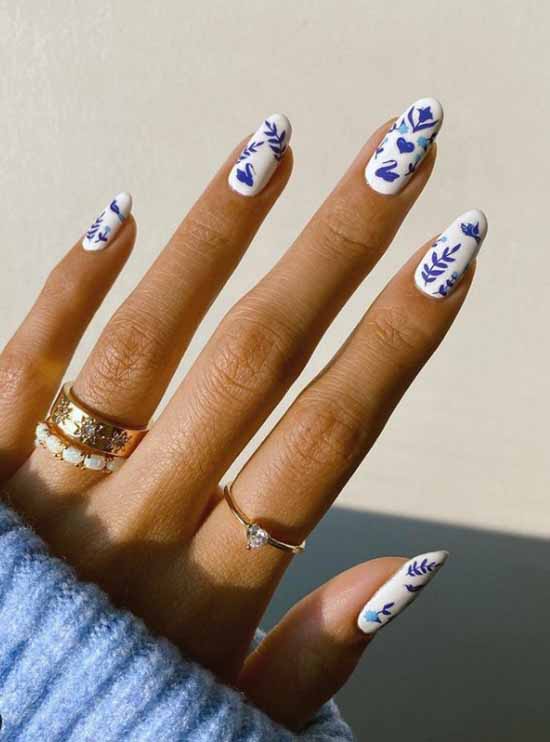 Manucure avec un coeur pour la Saint-Valentin: photo 2026, design