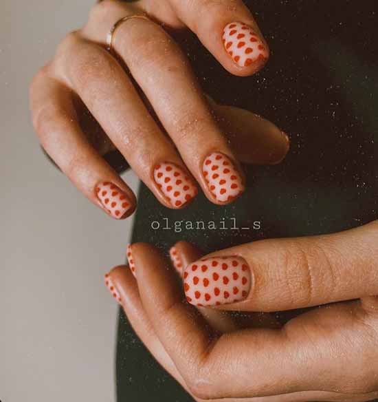 Manucure avec un coeur pour la Saint-Valentin: photo 2026, design