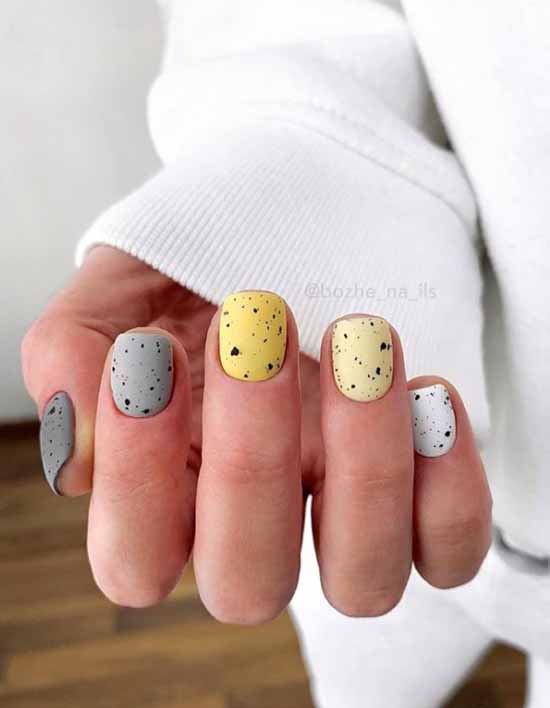 Manucure jaune très courte