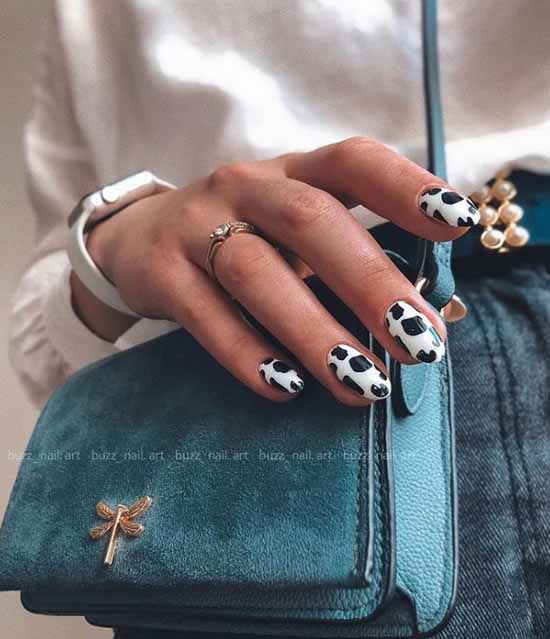 Imprimé vache noir et blanc sur les ongles