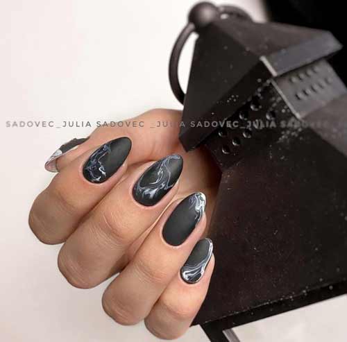 Manucure en marbre noir