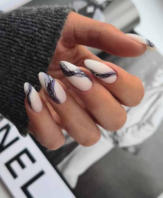 Dessins d'ongles en marbre noir et rose