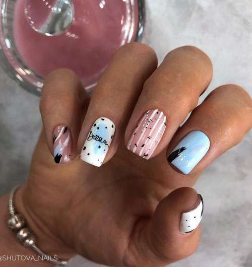 Blue Manicure 2026: Tendances des dessins d'ongles dans les tons bleus