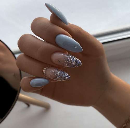 Blue Manicure 2026: Tendances des dessins d'ongles dans les tons bleus