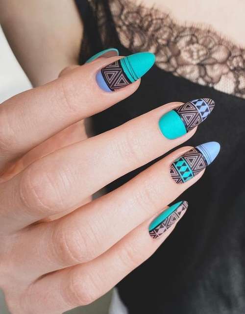 Blue Manicure 2026: Tendances des dessins d'ongles dans les tons bleus