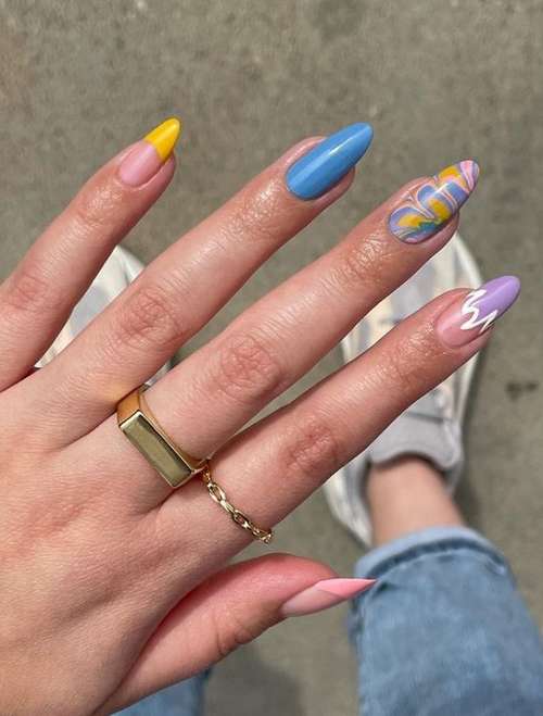 Blue Manicure 2026: Tendances des dessins d'ongles dans les tons bleus