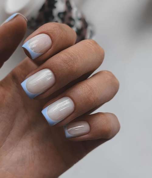 Blue Manicure 2026: Tendances des dessins d'ongles dans les tons bleus