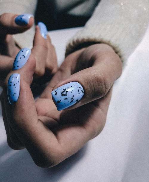 Blue Manicure 2026: Tendances des dessins d'ongles dans les tons bleus