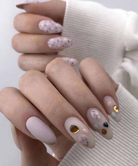 Manucure nue avec papier d'aluminium 2026: photos, actualités