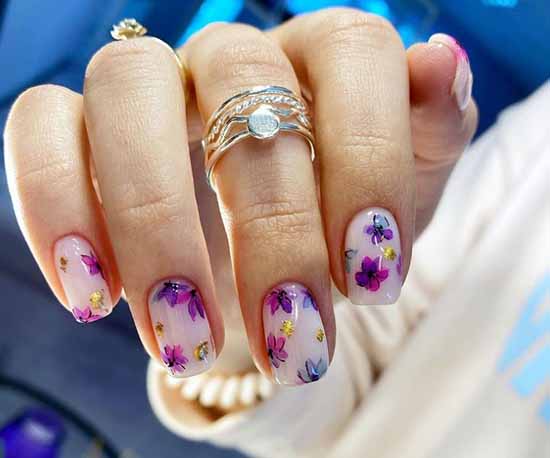 Manucure nue avec papier d'aluminium 2026: photos, actualités