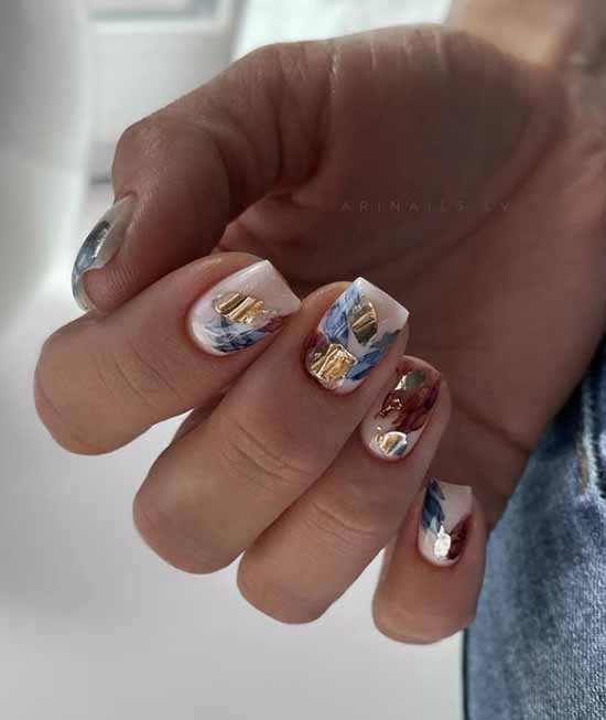 Manucure nue avec papier d'aluminium 2026: photos, actualités