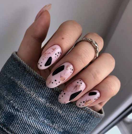 Manucure nue avec papier d'aluminium 2026: photos, actualités