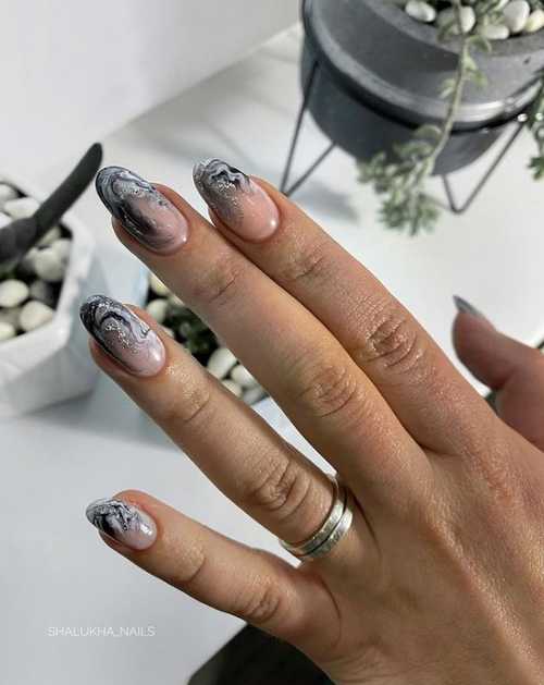 Manucure grise 2025-2026: design, ongles dans les tons gris, photo
