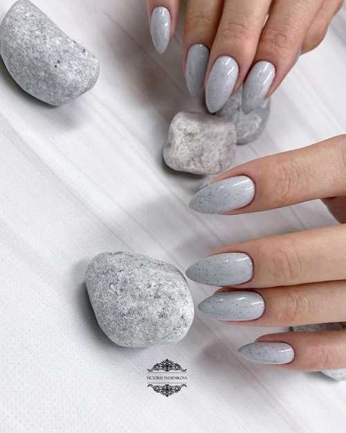 Manucure grise 2025-2026: design, ongles dans les tons gris, photo