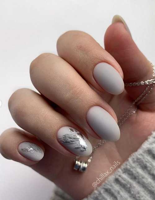 Manucure grise 2025-2026: design, ongles dans les tons gris, photo