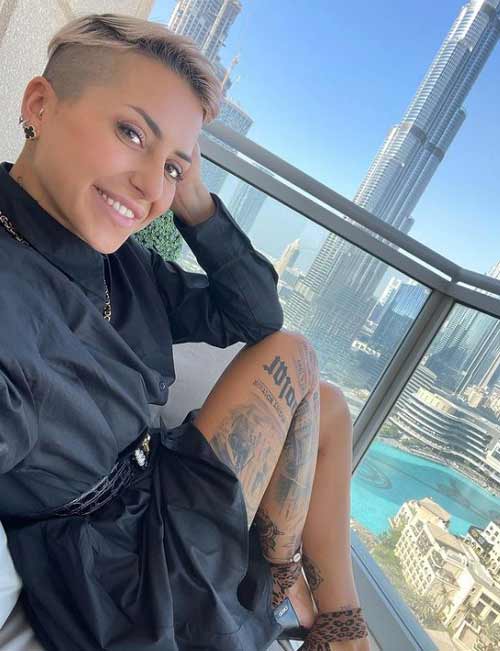 Coupe de cheveux courte audacieuse