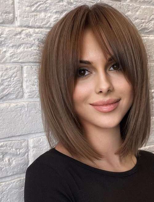 Les meilleures coupes de cheveux pour cheveux raides 2026 : photos, tendances