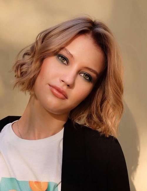 Les meilleures coupes de cheveux pour cheveux raides 2026 : photos, tendances