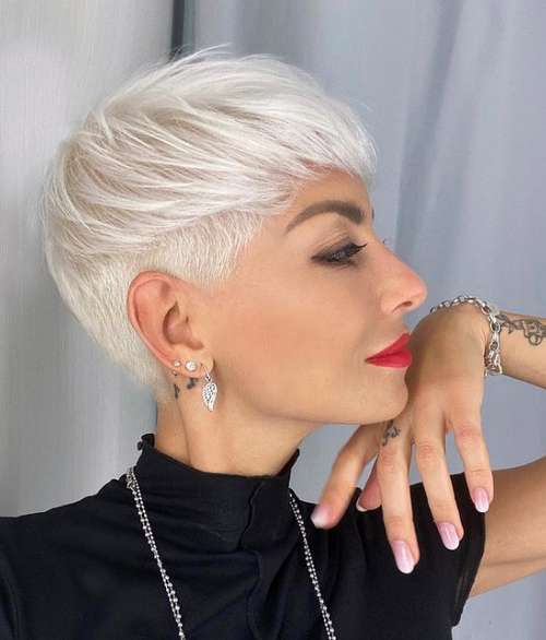 Les meilleures coupes de cheveux pour cheveux raides 2026 : photos, tendances