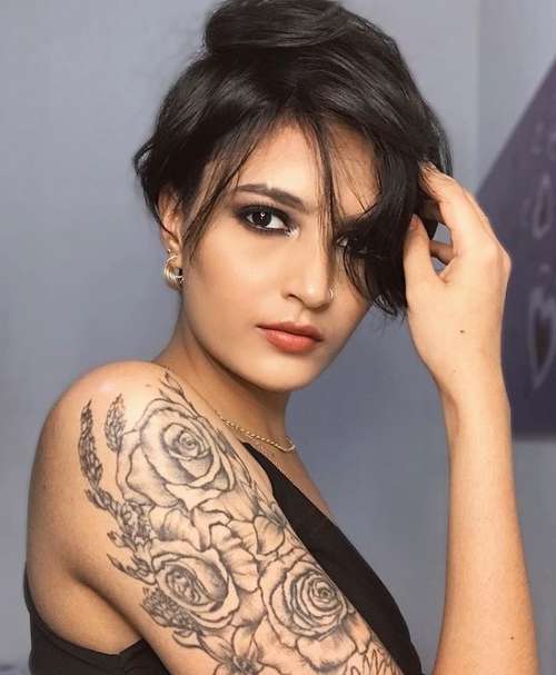 Les meilleures coupes de cheveux pour cheveux raides 2026 : photos, tendances