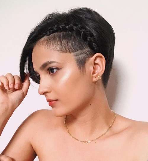 Les meilleures coupes de cheveux pour cheveux raides 2026 : photos, tendances