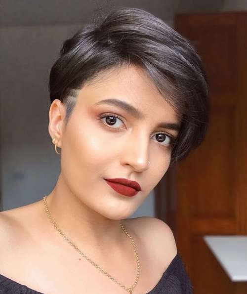 Les meilleures coupes de cheveux pour cheveux raides 2026 : photos, tendances