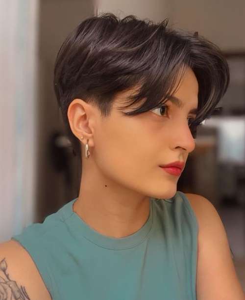 Les meilleures coupes de cheveux pour cheveux raides 2026 : photos, tendances