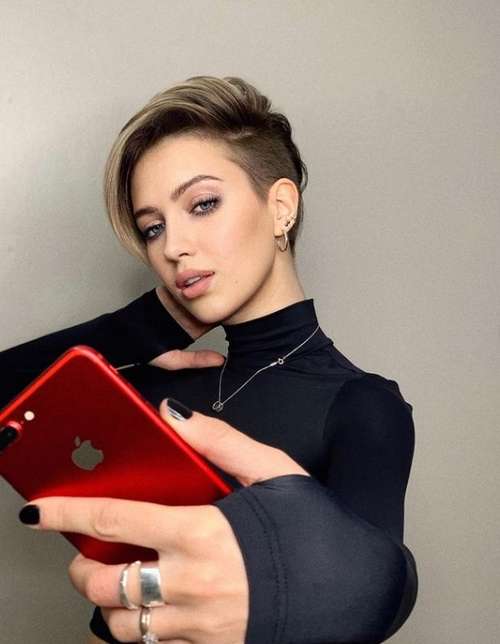 Les meilleures coupes de cheveux pour cheveux raides 2026 : photos, tendances