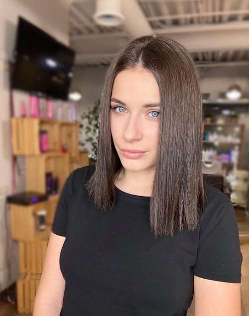 Les meilleures coupes de cheveux pour cheveux raides 2026 : photos, tendances