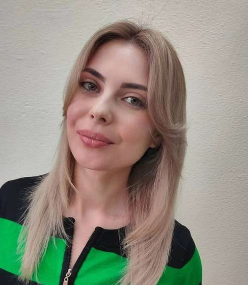 Coupes de cheveux pour cheveux raides moyens avec une frange