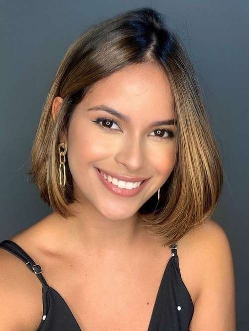 Les meilleures coupes de cheveux pour cheveux raides 2026 : photos, tendances