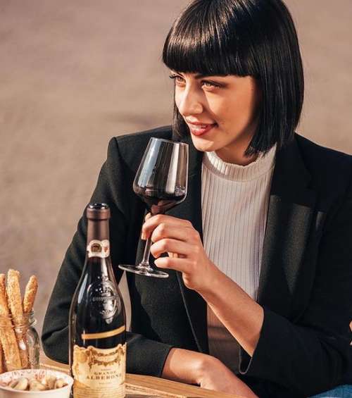 Bob kare avec frange 2026: photos de coupes de cheveux à la mode, tendances