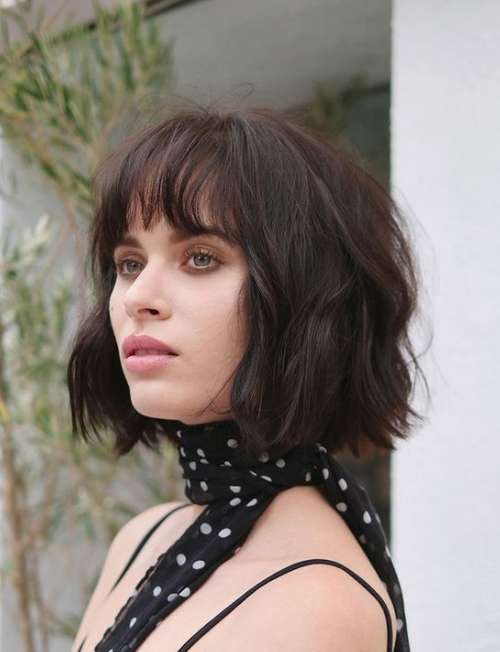 Bob kare avec frange 2026: photos de coupes de cheveux à la mode, tendances